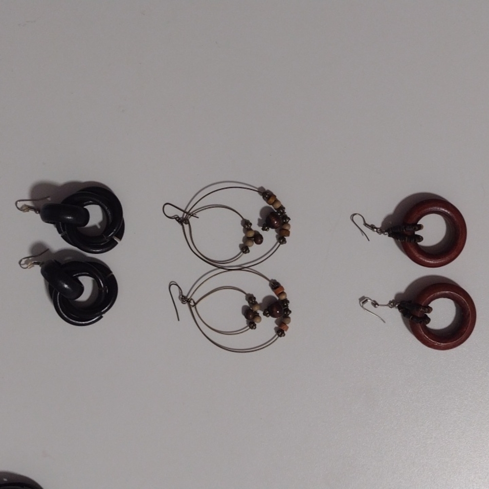 Lot of wooden and beaded earrings
